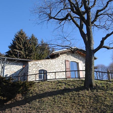 Bed and Breakfast Mirabilia Adrara San Rocco Esterno foto