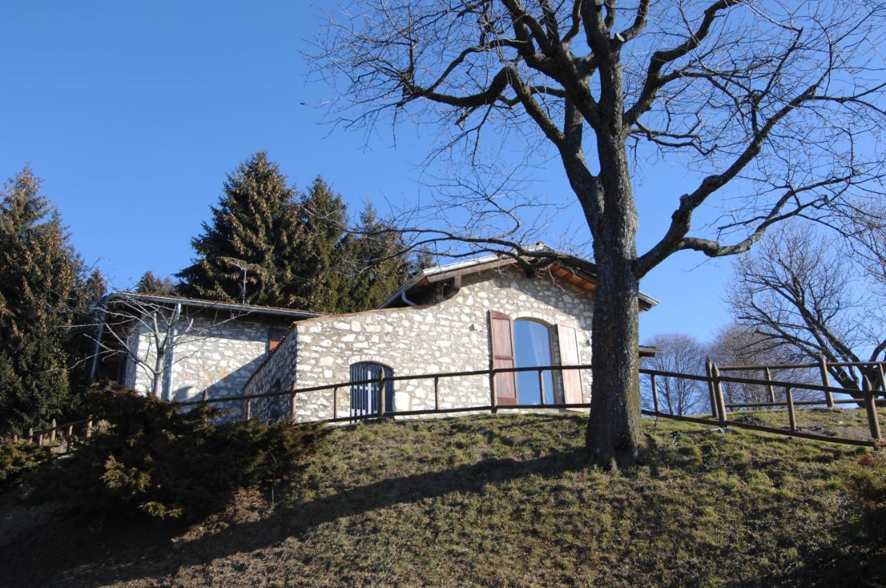 Bed and Breakfast Mirabilia Adrara San Rocco Esterno foto