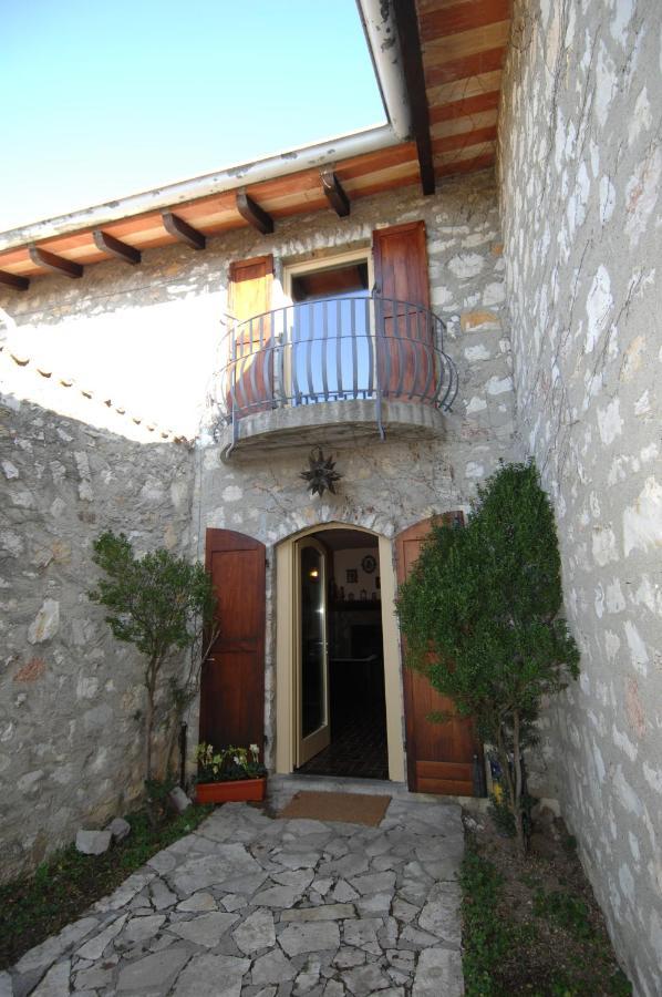 Bed and Breakfast Mirabilia Adrara San Rocco Esterno foto