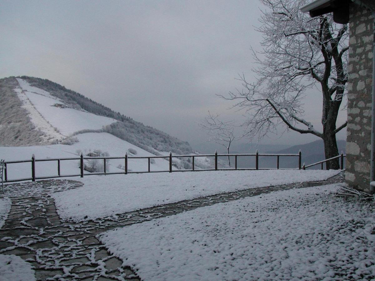 Bed and Breakfast Mirabilia Adrara San Rocco Esterno foto